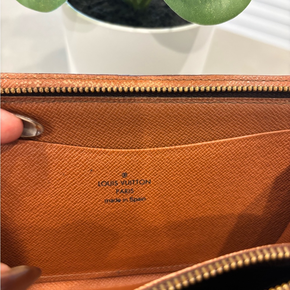 LV Monogram Zippy Wallet - Picture 7 of 10
